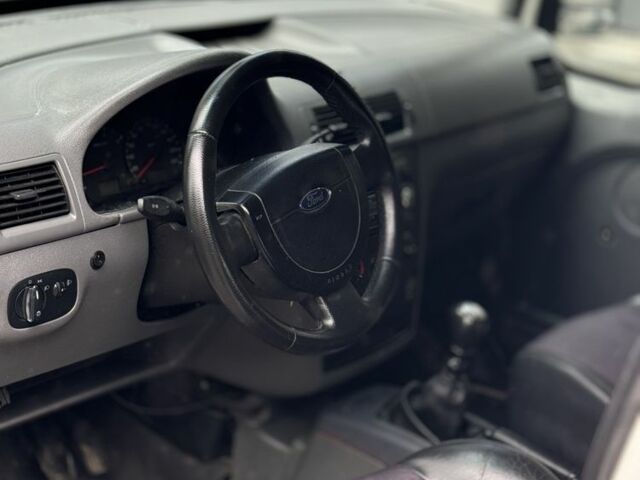 Белый Форд Турнео Коннект, объемом двигателя 1.7 л и пробегом 260 тыс. км за 1700 $, фото 6 на Automoto.ua