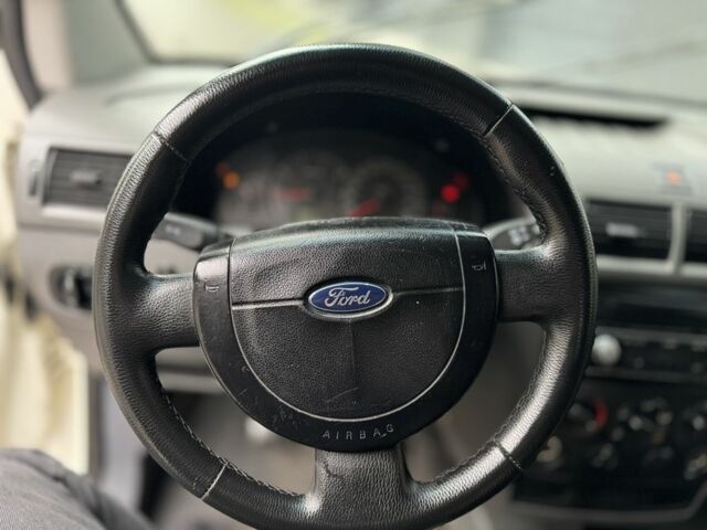 Белый Форд Турнео Коннект, объемом двигателя 1.7 л и пробегом 260 тыс. км за 1700 $, фото 8 на Automoto.ua