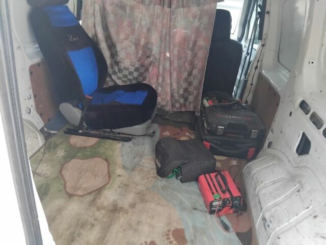 Белый Форд Турнео Коннект, объемом двигателя 1.8 л и пробегом 266 тыс. км за 3000 $, фото 7 на Automoto.ua