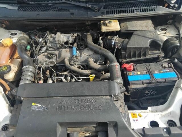 Белый Форд Турнео Коннект, объемом двигателя 1.8 л и пробегом 266 тыс. км за 3000 $, фото 1 на Automoto.ua