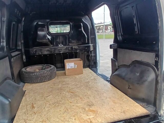 Белый Форд Турнео Коннект, объемом двигателя 1.8 л и пробегом 1000 тыс. км за 4200 $, фото 18 на Automoto.ua