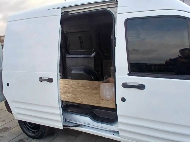 Белый Форд Турнео Коннект, объемом двигателя 1.8 л и пробегом 1000 тыс. км за 4200 $, фото 23 на Automoto.ua