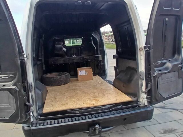 Белый Форд Турнео Коннект, объемом двигателя 1.8 л и пробегом 1000 тыс. км за 4200 $, фото 19 на Automoto.ua