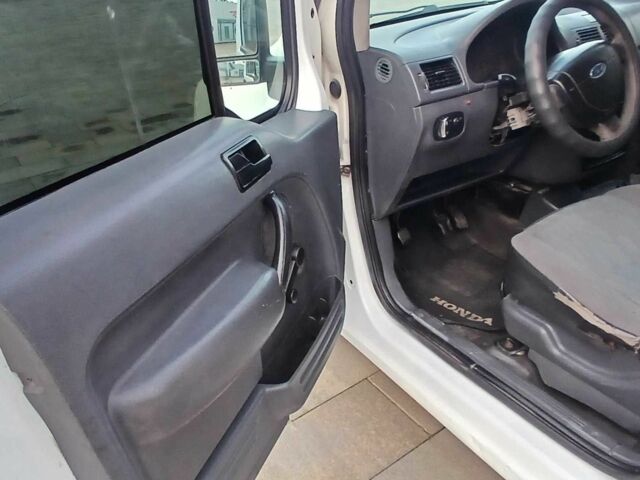 Белый Форд Турнео Коннект, объемом двигателя 1.8 л и пробегом 1000 тыс. км за 4200 $, фото 15 на Automoto.ua