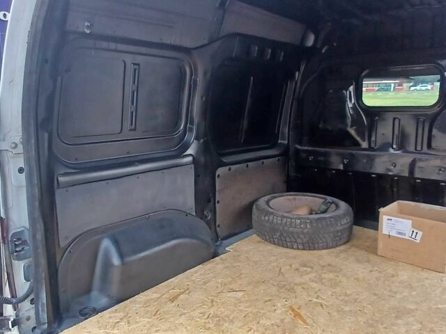 Белый Форд Турнео Коннект, объемом двигателя 1.8 л и пробегом 1000 тыс. км за 4200 $, фото 22 на Automoto.ua