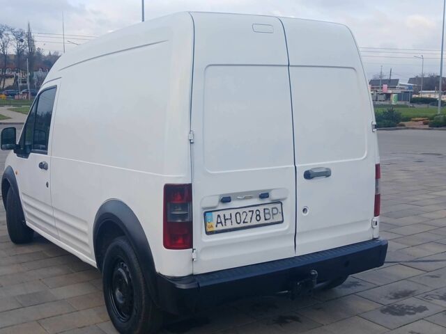 Белый Форд Турнео Коннект, объемом двигателя 1.8 л и пробегом 1000 тыс. км за 4200 $, фото 2 на Automoto.ua