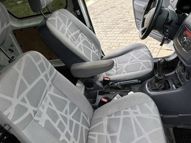 Белый Форд Турнео Коннект, объемом двигателя 1.8 л и пробегом 254 тыс. км за 5500 $, фото 5 на Automoto.ua