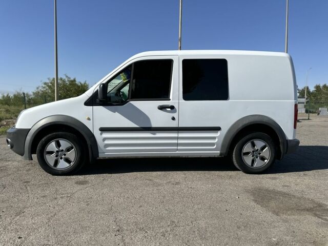 Белый Форд Турнео Коннект, объемом двигателя 1.8 л и пробегом 316 тыс. км за 5500 $, фото 1 на Automoto.ua