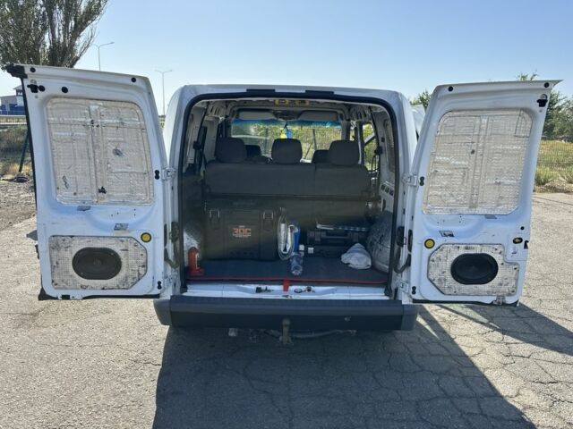 Белый Форд Турнео Коннект, объемом двигателя 1.8 л и пробегом 316 тыс. км за 5500 $, фото 6 на Automoto.ua