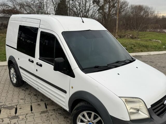 Белый Форд Турнео Коннект, объемом двигателя 1.8 л и пробегом 254 тыс. км за 5500 $, фото 6 на Automoto.ua