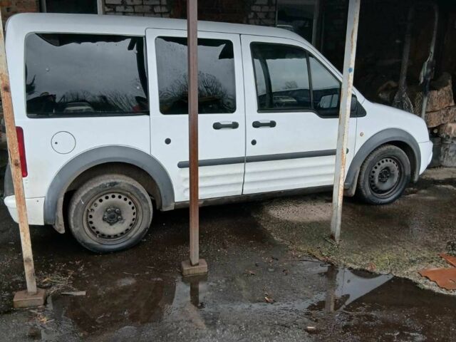 Белый Форд Турнео Коннект, объемом двигателя 1.8 л и пробегом 300 тыс. км за 7000 $, фото 1 на Automoto.ua