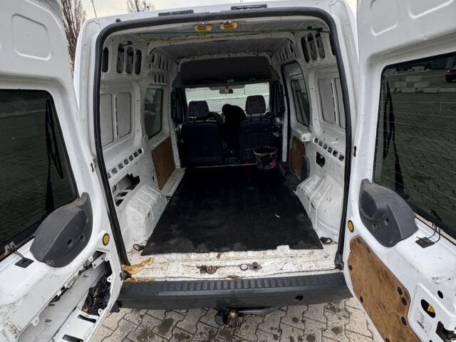 Белый Форд Турнео Коннект, объемом двигателя 1.8 л и пробегом 254 тыс. км за 5500 $, фото 3 на Automoto.ua