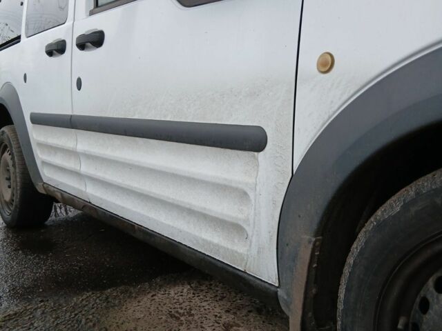 Белый Форд Турнео Коннект, объемом двигателя 1.8 л и пробегом 300 тыс. км за 7000 $, фото 2 на Automoto.ua