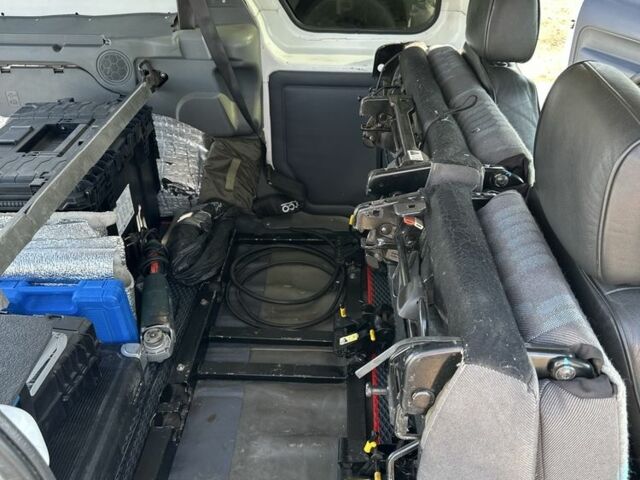 Белый Форд Турнео Коннект, объемом двигателя 1.8 л и пробегом 316 тыс. км за 5500 $, фото 11 на Automoto.ua