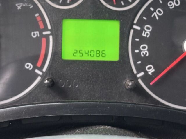 Белый Форд Турнео Коннект, объемом двигателя 1.8 л и пробегом 254 тыс. км за 5500 $, фото 7 на Automoto.ua