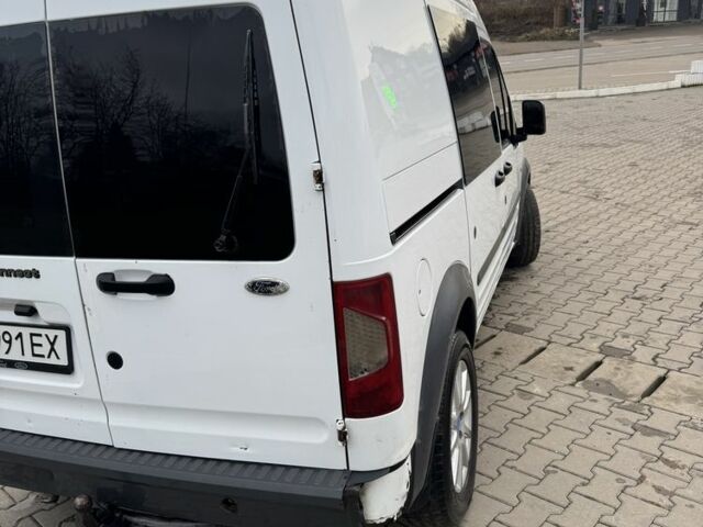 Белый Форд Турнео Коннект, объемом двигателя 1.8 л и пробегом 254 тыс. км за 5500 $, фото 2 на Automoto.ua