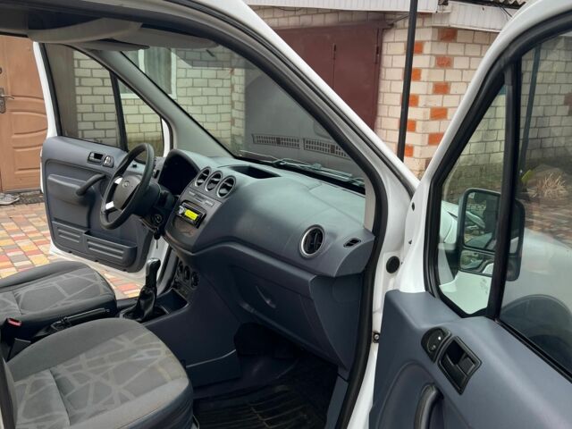 Белый Форд Турнео Коннект, объемом двигателя 1.8 л и пробегом 235 тыс. км за 5200 $, фото 8 на Automoto.ua