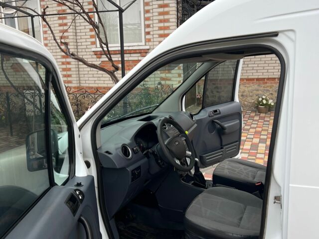 Белый Форд Турнео Коннект, объемом двигателя 1.8 л и пробегом 235 тыс. км за 5200 $, фото 7 на Automoto.ua