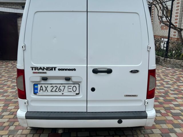 Белый Форд Турнео Коннект, объемом двигателя 1.8 л и пробегом 235 тыс. км за 5200 $, фото 3 на Automoto.ua