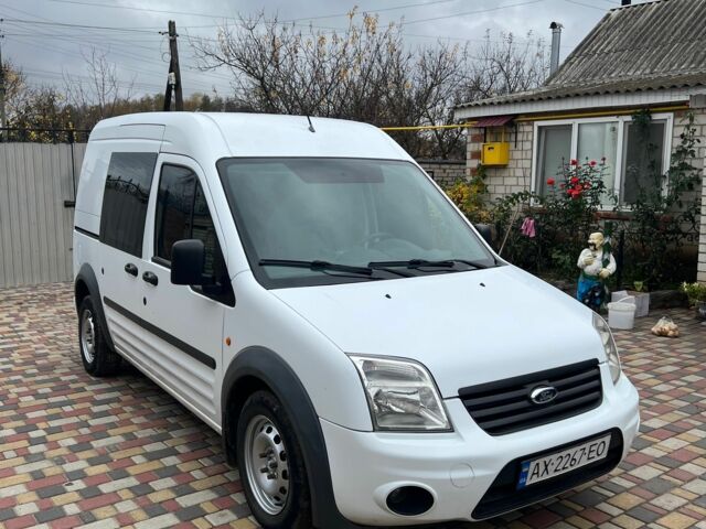 Белый Форд Турнео Коннект, объемом двигателя 1.8 л и пробегом 235 тыс. км за 5200 $, фото 1 на Automoto.ua