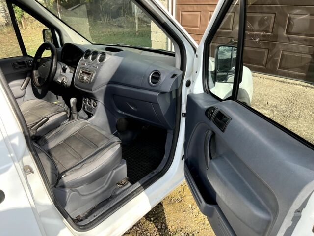 Форд Турнео Коннект 2013 у Запоріжжя на Automoto.ua Білий Форд Турнео Коннект, об'ємом двигуна 1.8 л та пробігом 314 тис. км за 5300 $, фото 8 на Automoto.ua