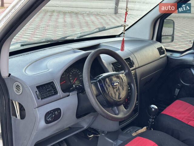 Белый Форд Турнео Коннект, объемом двигателя 0 л и пробегом 240 тыс. км за 2500 $, фото 12 на Automoto.ua