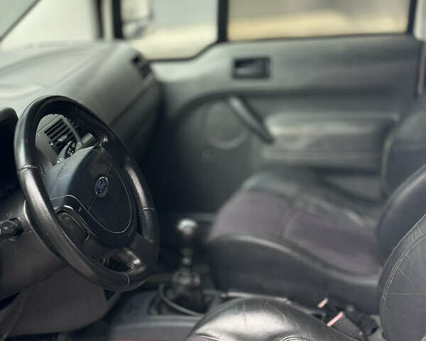 Білий Форд Турнео Коннект, об'ємом двигуна 1.8 л та пробігом 240 тис. км за 1750 $, фото 12 на Automoto.ua