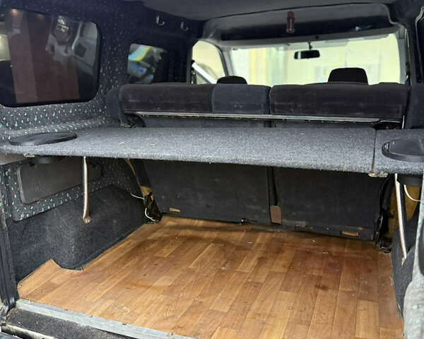 Белый Форд Турнео Коннект, объемом двигателя 1.75 л и пробегом 450 тыс. км за 4100 $, фото 11 на Automoto.ua