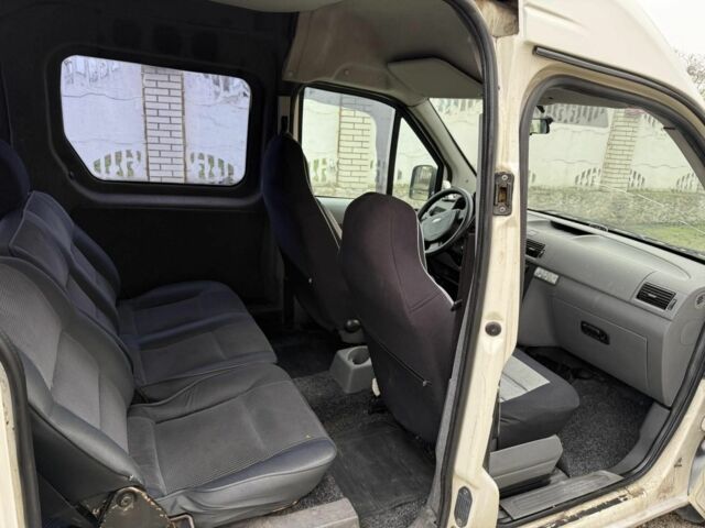 Белый Форд Турнео Коннект, объемом двигателя 1.8 л и пробегом 230 тыс. км за 4000 $, фото 7 на Automoto.ua