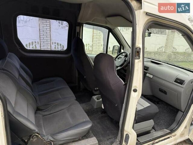 Белый Форд Турнео Коннект, объемом двигателя 1.8 л и пробегом 230 тыс. км за 4000 $, фото 8 на Automoto.ua