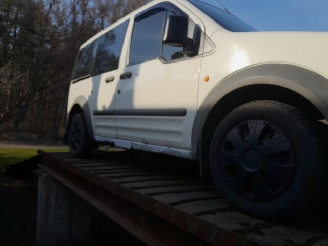 Белый Форд Турнео Коннект, объемом двигателя 1.8 л и пробегом 365 тыс. км за 2863 $, фото 3 на Automoto.ua