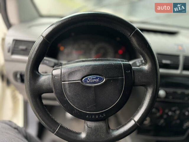 Білий Форд Турнео Коннект, об'ємом двигуна 1.8 л та пробігом 240 тис. км за 1750 $, фото 11 на Automoto.ua