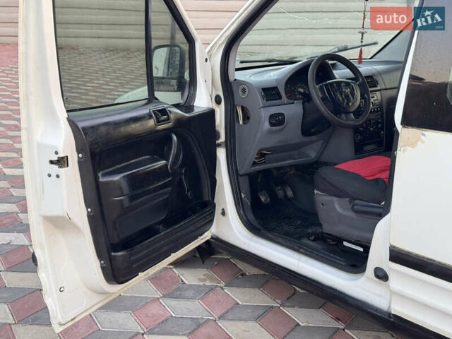 Белый Форд Турнео Коннект, объемом двигателя 0 л и пробегом 213 тыс. км за 2600 $, фото 16 на Automoto.ua