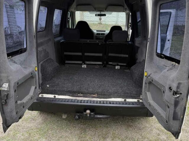 Белый Форд Турнео Коннект, объемом двигателя 1.8 л и пробегом 230 тыс. км за 4000 $, фото 8 на Automoto.ua