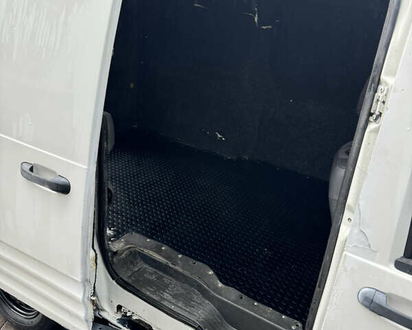 Білий Форд Турнео Коннект, об'ємом двигуна 1.8 л та пробігом 240 тис. км за 1750 $, фото 6 на Automoto.ua