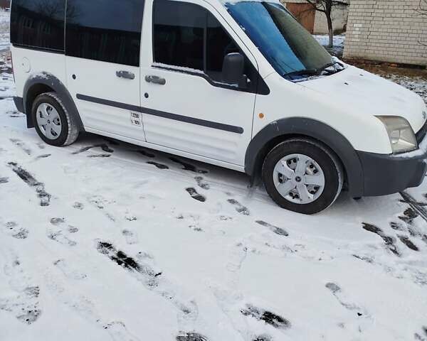 Белый Форд Турнео Коннект, объемом двигателя 1.8 л и пробегом 285 тыс. км за 3900 $, фото 2 на Automoto.ua