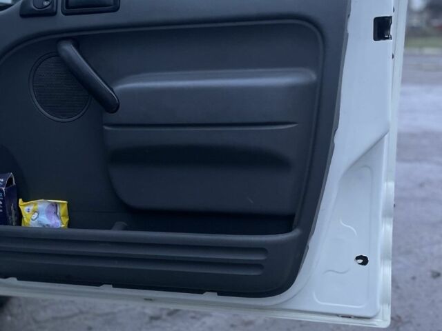 Белый Форд Турнео Коннект, объемом двигателя 1.8 л и пробегом 350 тыс. км за 5300 $, фото 12 на Automoto.ua