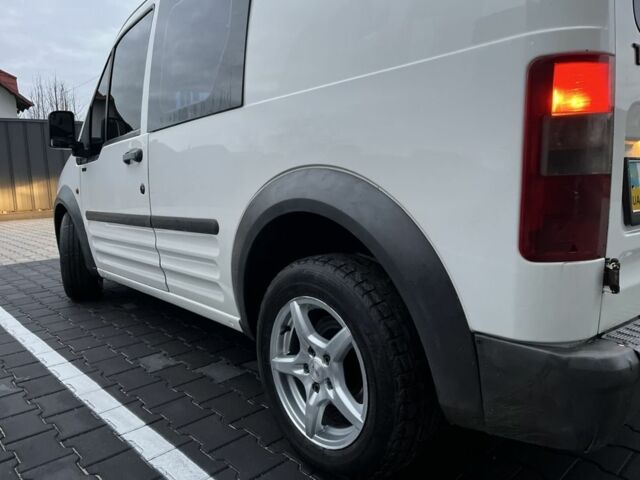 Белый Форд Турнео Коннект, объемом двигателя 1.8 л и пробегом 400 тыс. км за 3900 $, фото 2 на Automoto.ua