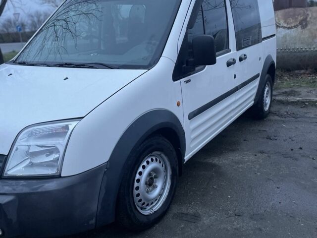 Белый Форд Турнео Коннект, объемом двигателя 1.8 л и пробегом 350 тыс. км за 5300 $, фото 1 на Automoto.ua