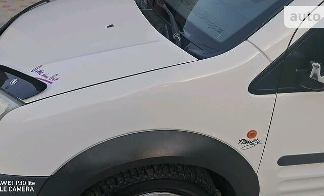Белый Форд Турнео Коннект, объемом двигателя 1.8 л и пробегом 289 тыс. км за 5200 $, фото 8 на Automoto.ua