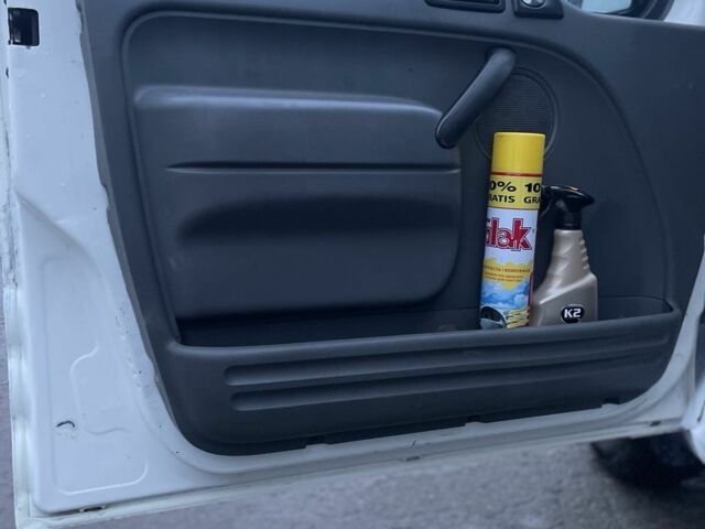 Белый Форд Турнео Коннект, объемом двигателя 1.8 л и пробегом 350 тыс. км за 5300 $, фото 10 на Automoto.ua