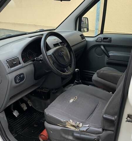 Белый Форд Турнео Коннект, объемом двигателя 1.8 л и пробегом 475 тыс. км за 3600 $, фото 4 на Automoto.ua