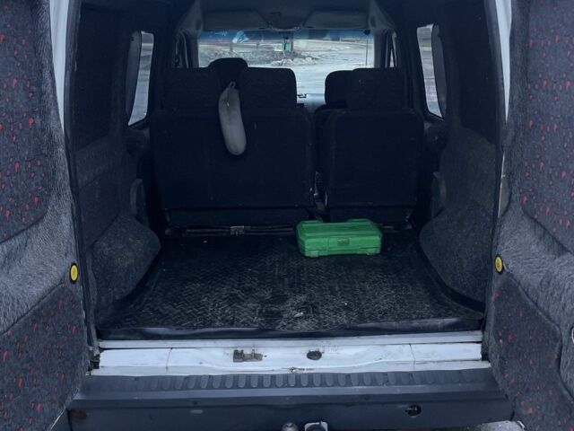 Белый Форд Турнео Коннект, объемом двигателя 1.8 л и пробегом 350 тыс. км за 5300 $, фото 5 на Automoto.ua