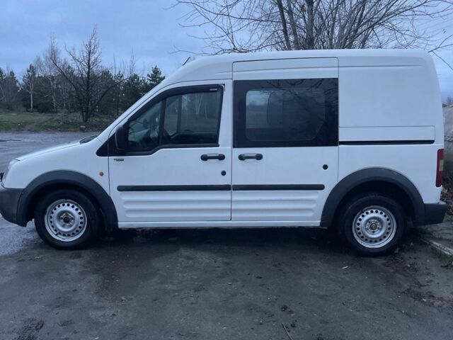 Белый Форд Турнео Коннект, объемом двигателя 1.8 л и пробегом 350 тыс. км за 5300 $, фото 2 на Automoto.ua