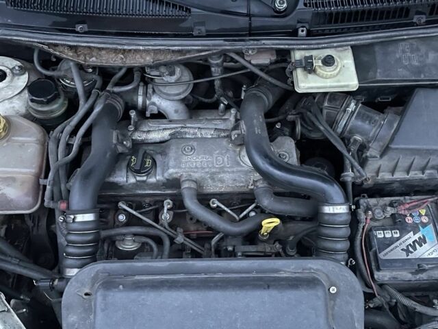 Белый Форд Турнео Коннект, объемом двигателя 1.8 л и пробегом 350 тыс. км за 5300 $, фото 16 на Automoto.ua