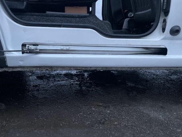 Белый Форд Турнео Коннект, объемом двигателя 1.8 л и пробегом 350 тыс. км за 5300 $, фото 13 на Automoto.ua