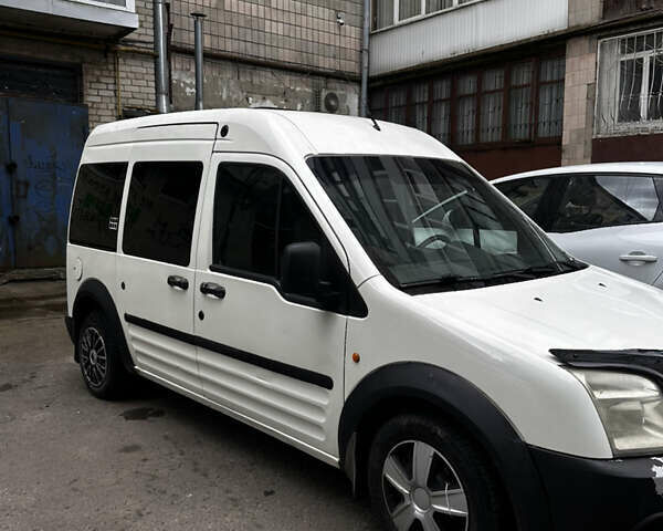 Белый Форд Турнео Коннект, объемом двигателя 1.8 л и пробегом 300 тыс. км за 3500 $, фото 2 на Automoto.ua