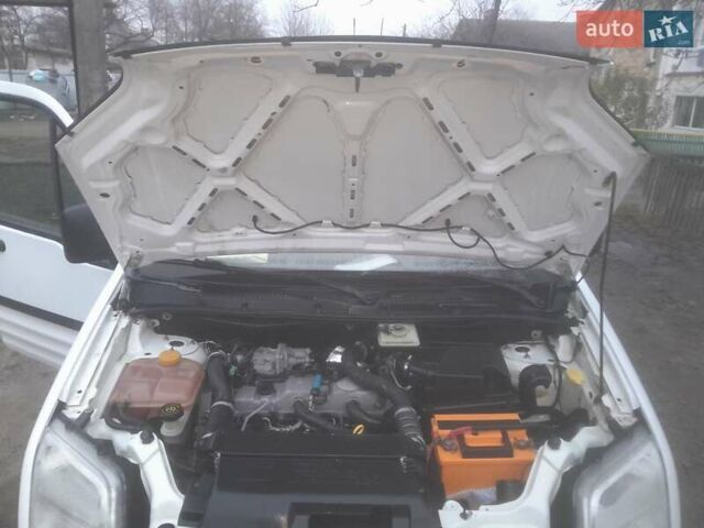 Білий Форд Турнео Коннект, об'ємом двигуна 1.8 л та пробігом 299 тис. км за 4600 $, фото 11 на Automoto.ua