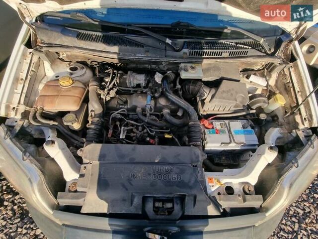 Білий Форд Турнео Коннект, об'ємом двигуна 1.8 л та пробігом 249 тис. км за 4850 $, фото 10 на Automoto.ua