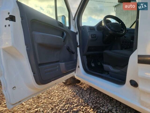 Білий Форд Турнео Коннект, об'ємом двигуна 1.8 л та пробігом 249 тис. км за 4850 $, фото 2 на Automoto.ua